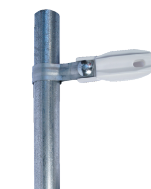 Aislador de paso o esquina de color Blanco con abrazadera incluida de 33-38mm para uso en tubería de malla ciclónica. - SFIRE SFABRAZADERAW. Automatización  e Intrusión SFIRE SFABRAZADERAW